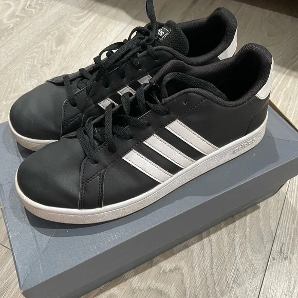 Adidas comfy sneakers - Picture 2 of 3